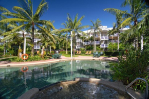 Гостиница Cairns Beach Resort  Кэрнс